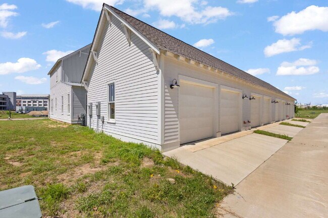 Building Photo - Luxury Townhome for Rent in Waterpointe | 3 Bed | 2.5 Bath | Private Courtyard