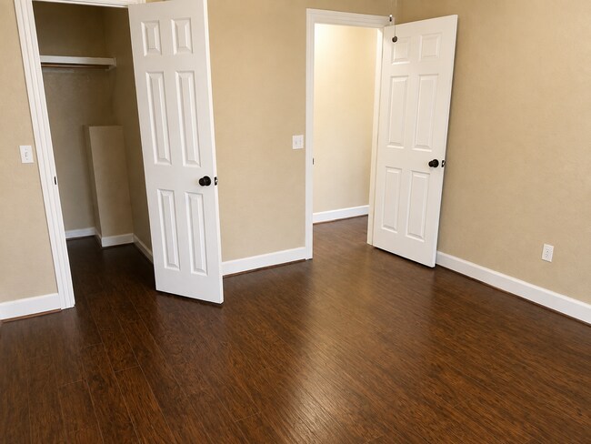 Building Photo - 902 Melmar Dr