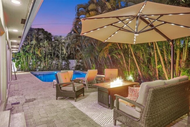 Building Photo - 2600 N Riverside Dr