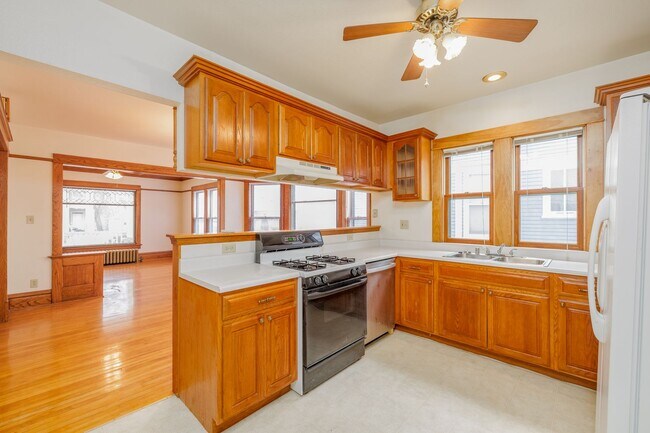 Building Photo - 547 Jefferson St