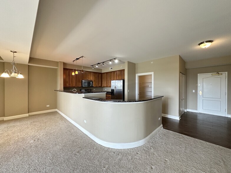 Building Photo - 2 Itasca Place