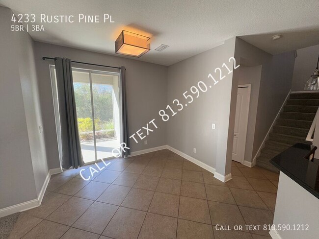 Building Photo - Spacious Wesley Chapel Home