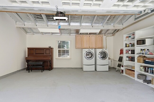 Building Photo - Epic custom remodel on this 1930s Spanish-style home near Downtown Willow Glen!