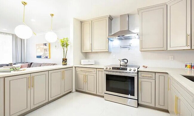 Building Photo - "Chic Pasadena Retreat: 1-Bedroom Gem with...