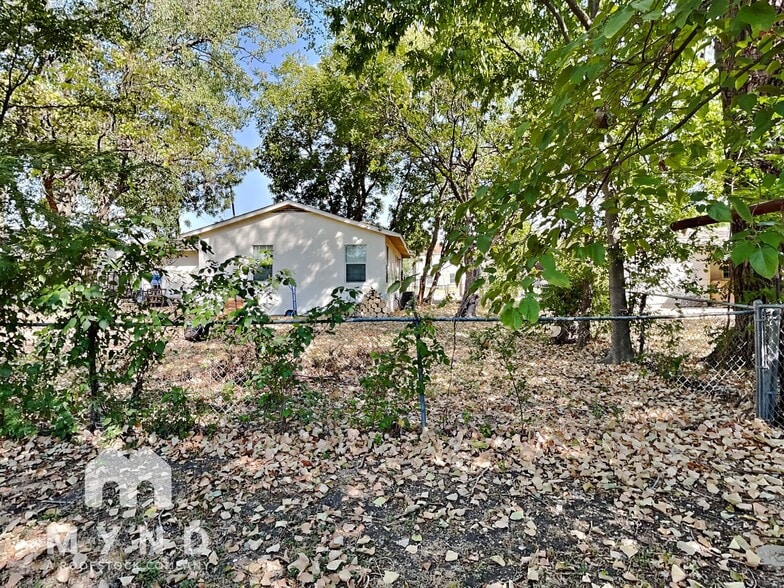 Building Photo - 511 Cynisca St