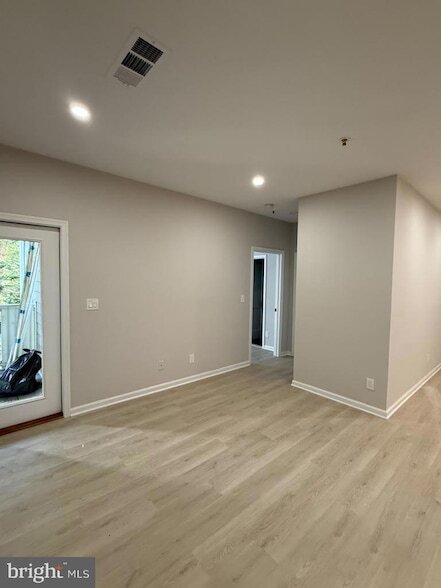 Building Photo - 1716 Lake Shore Crest Dr