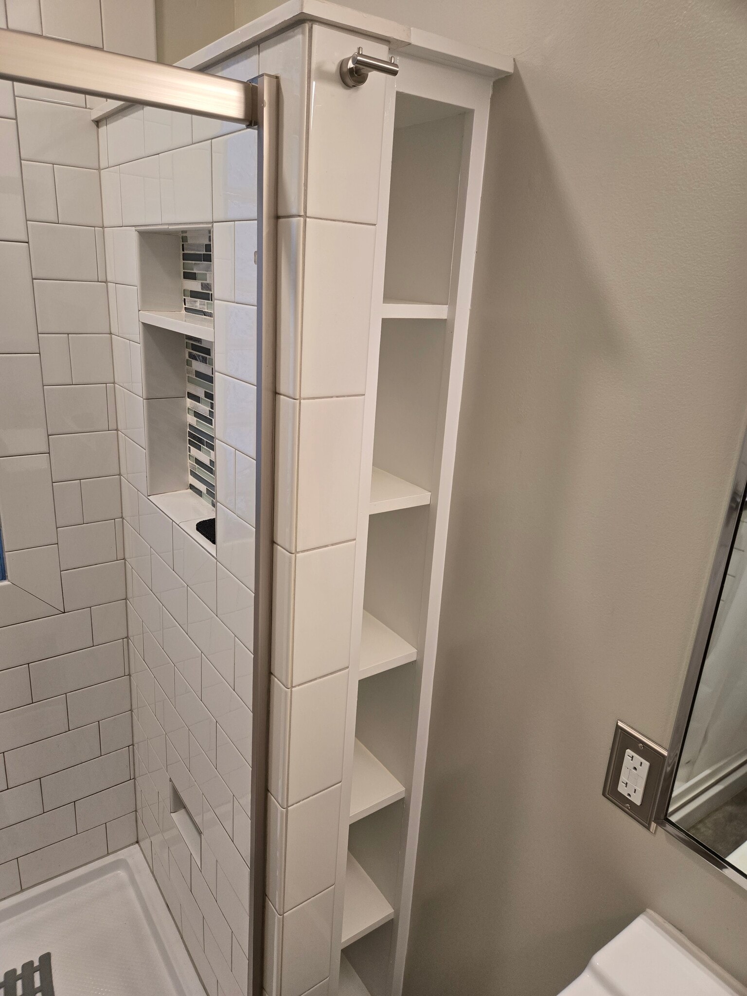 bath - 1019 Widdicomb Ave NW