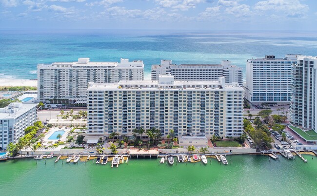 Building Photo - 5600 Collins Ave