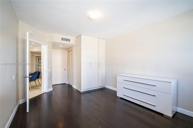 Building Photo - 701 Brickell Key Blvd