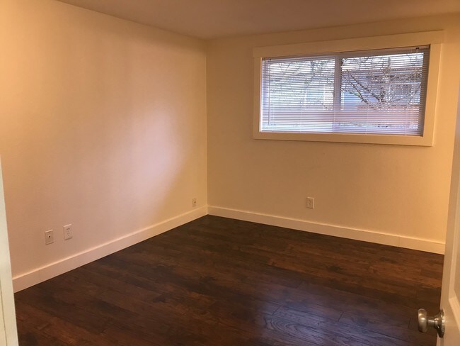 Building Photo - Solomons Place