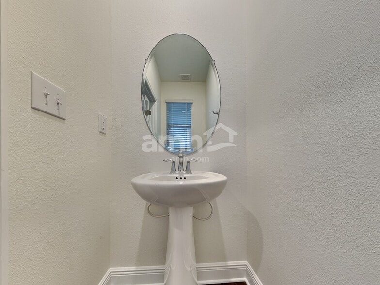 Building Photo - 27430 St Andrews Ave