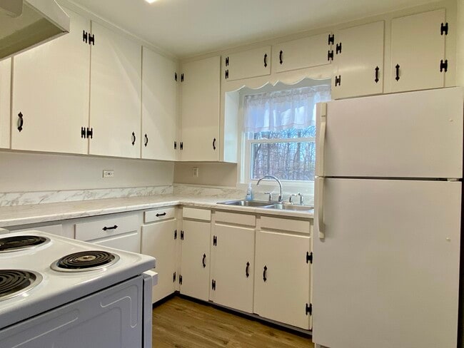 Building Photo - 729 Asbury Rd