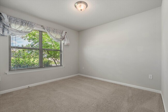 Building Photo - 34505 Paisley Ave