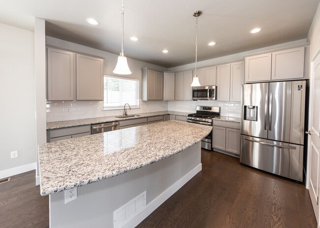 Building Photo - 5389 Sky Top Ln