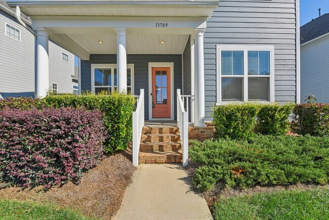 Building Photo - Nice 4 bedroom home with fenced yard