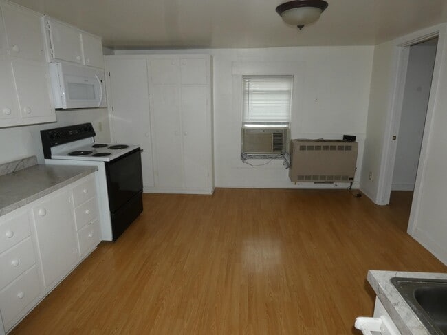 Building Photo - 107 Pearl St