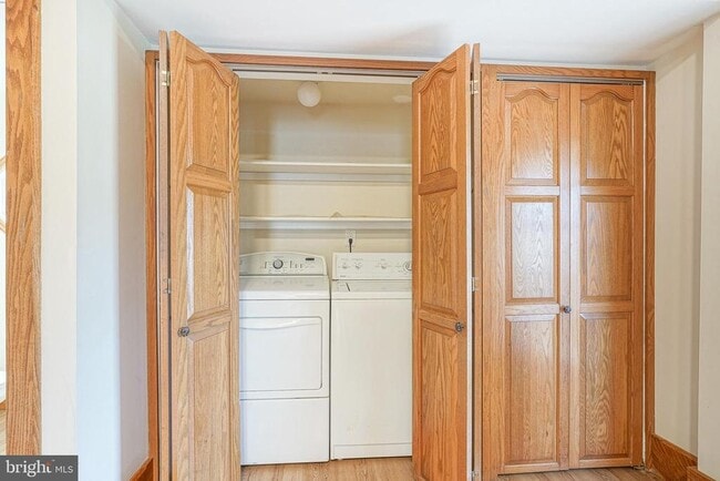 Building Photo - 20 Dickinson St