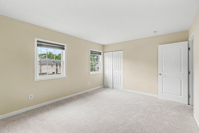 Building Photo - Updated 2BR Townhome Minutes from Central Park & Mary Washington Hospital!
