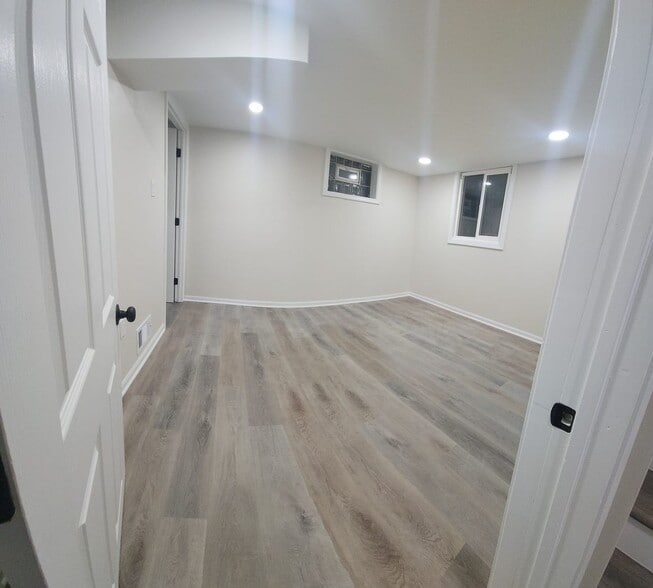 Building Photo - 639 Algona Ave