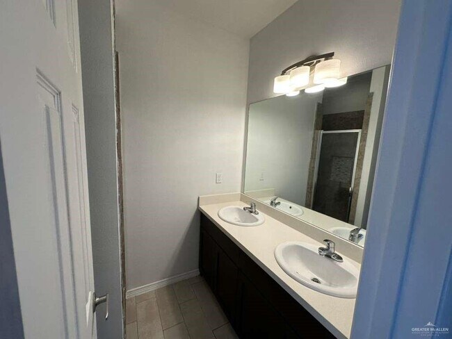 Building Photo - 18 Valeria St