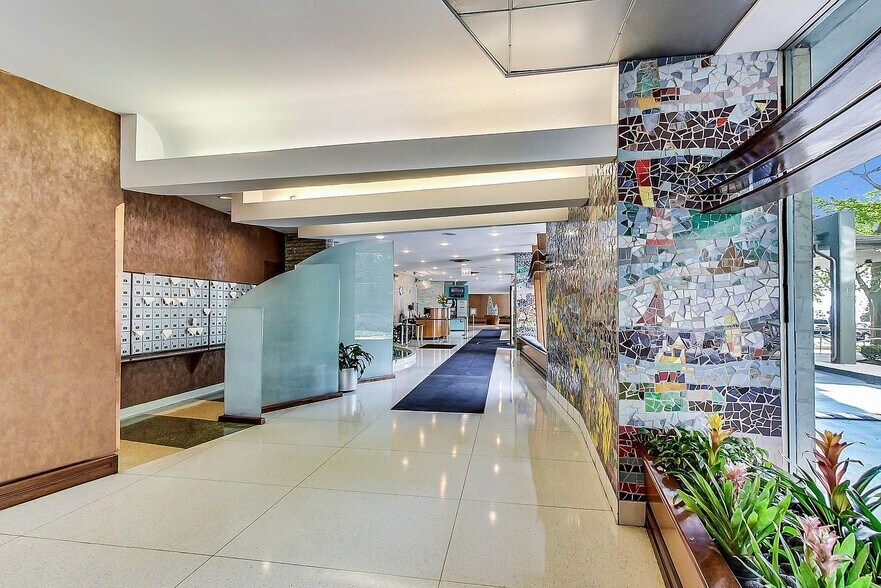 Building Photo - 6301 N Sheridan Rd