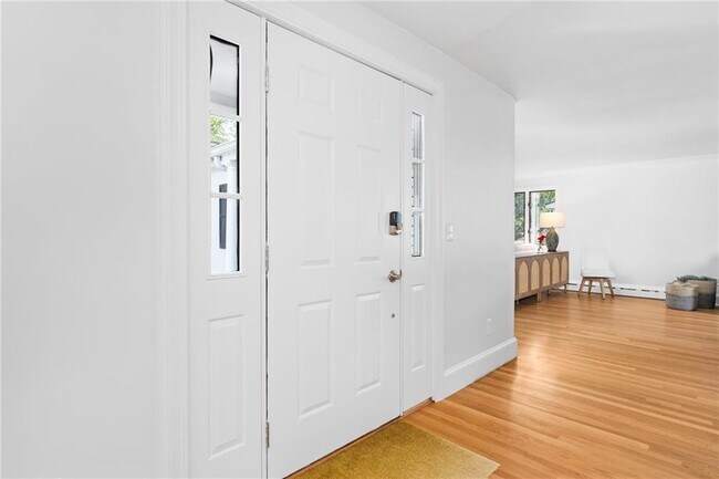 Building Photo - 331 Third Beach Rd