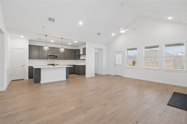 Building Photo - 698 Daniels Lk Ln