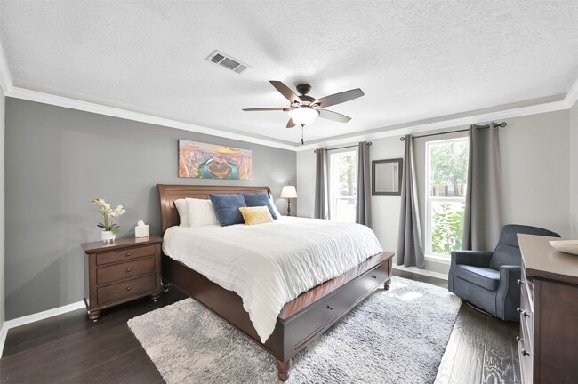 Building Photo - 223 Birchwood Dr