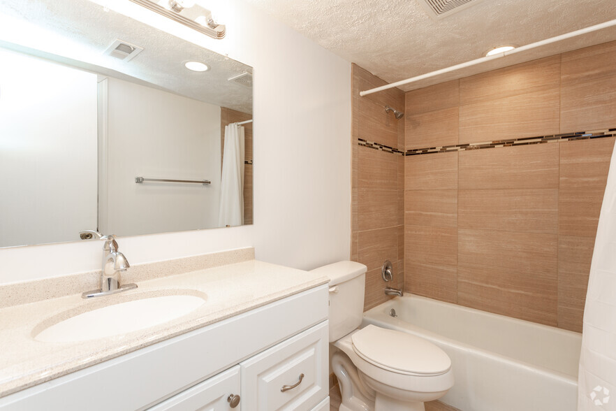 1BR - Bathroom - Blackstone Apartments