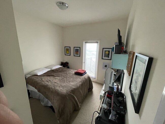 Building Photo - 637 Peralta Ave