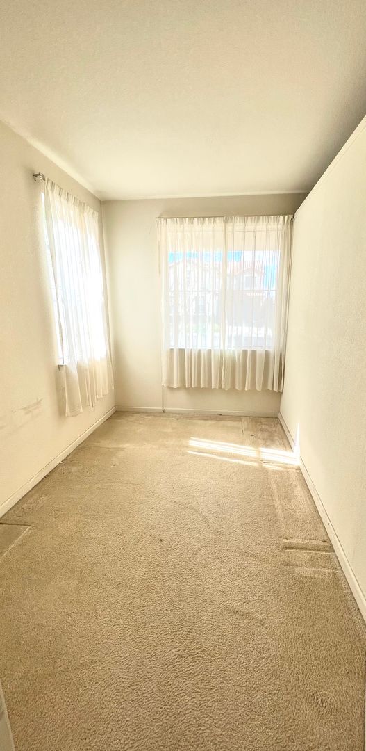 Building Photo - Beautiful 4 Bedroom 2.5 Bath Single Family...