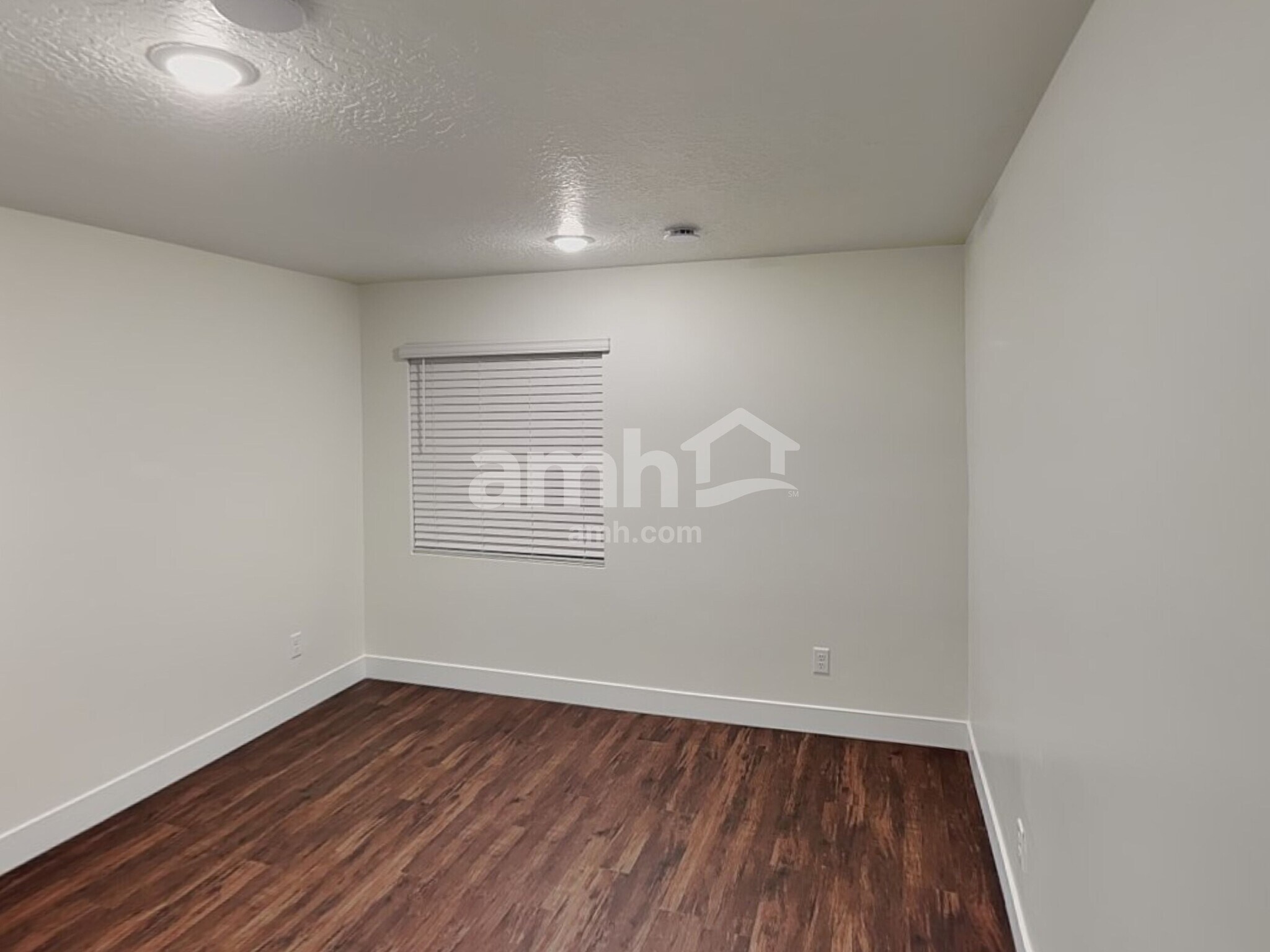 Building Photo - 1193 Redbud Dr