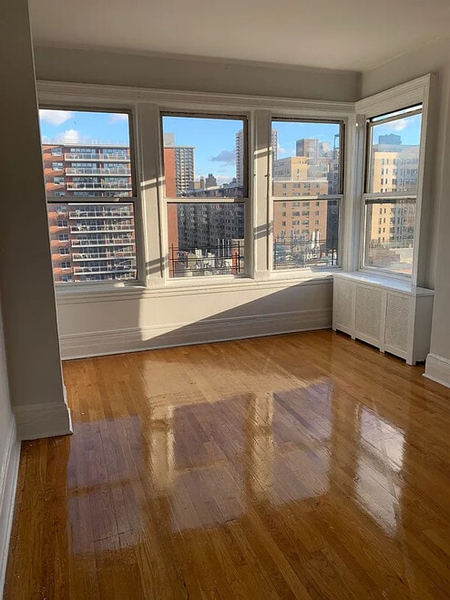 Building Photo - 220 W 98th St