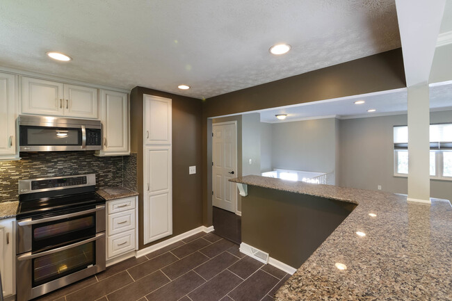 Building Photo - Renovated Singe Family Bi-Level near South...