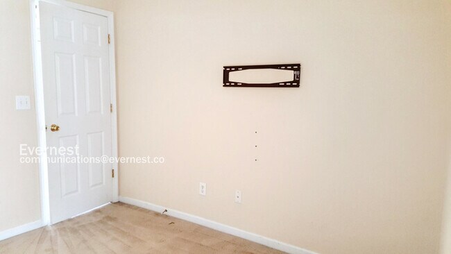 Building Photo - 1440 Gates Cir SE