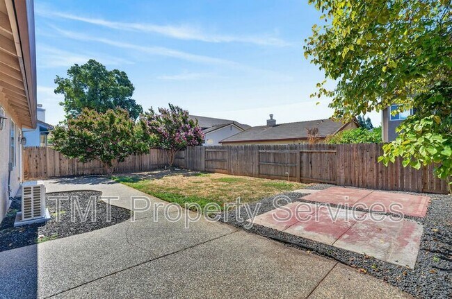 Building Photo - 8874 Mandalay Way