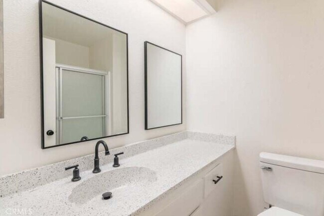 Building Photo - 616 S Santa Fe St