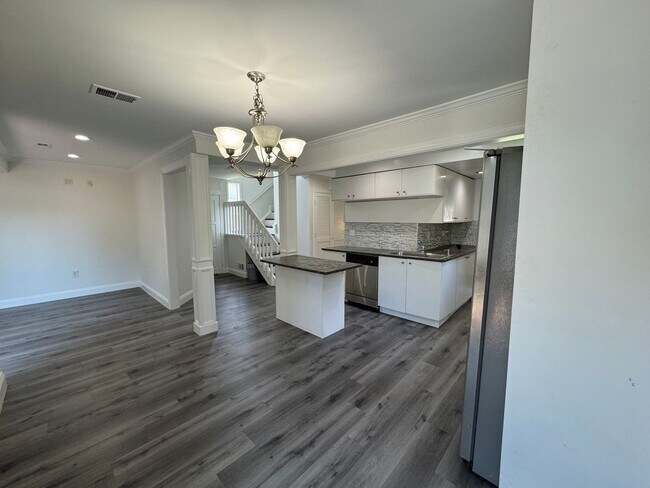 Building Photo - Relaxing 3 Bed 2.5 Bath Single Family Home...