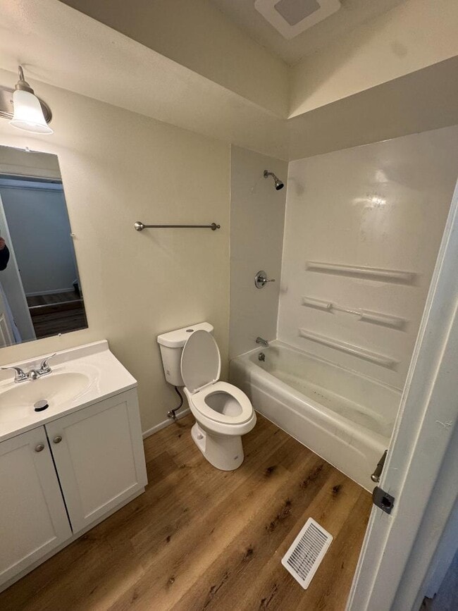 Building Photo - 208 Lindell Dr