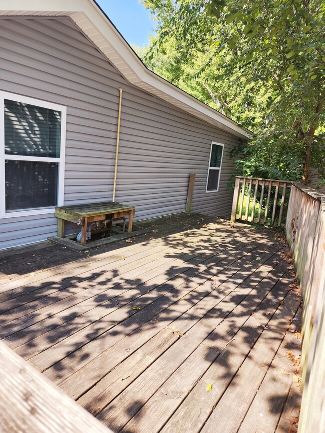 Building Photo - 213 Starlight Dr