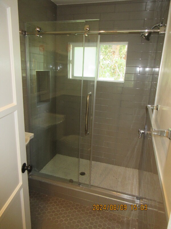 Building Photo - 905 N Sweetzer Ave