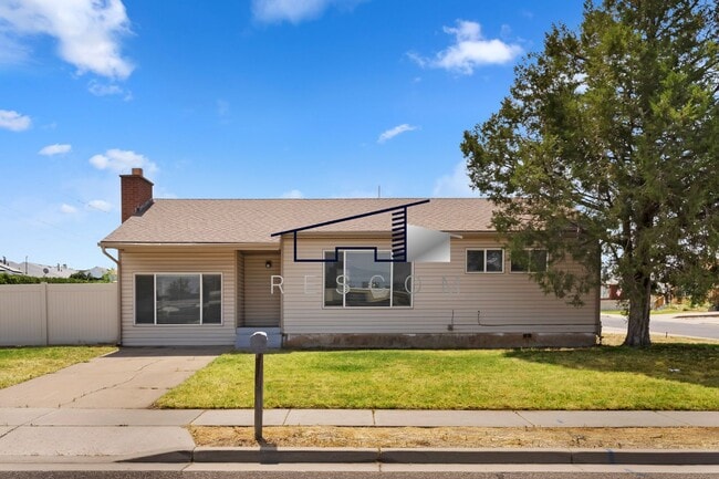 Building Photo - Washington Terrace 2 Bedroom Home!