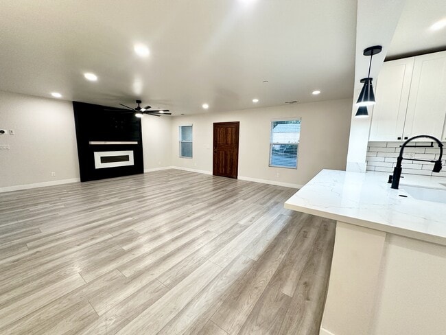 Building Photo - 2315 Tavern Rd