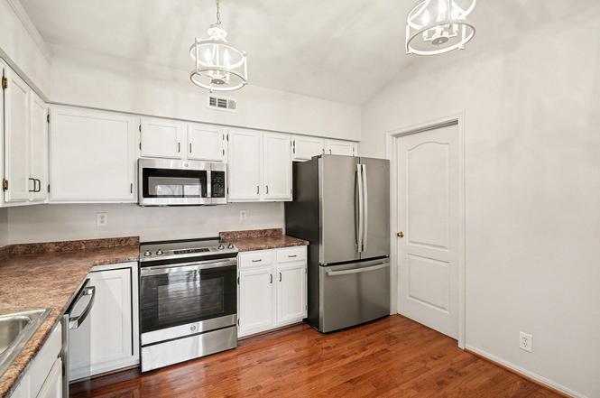 Building Photo - 2495 Fountain Pl