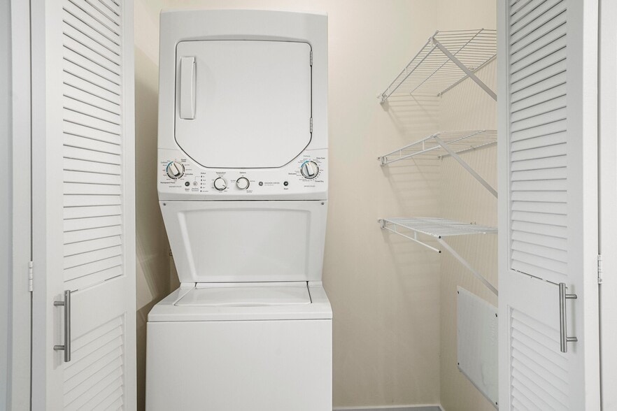 Building Photo - 3798 N Halsted St