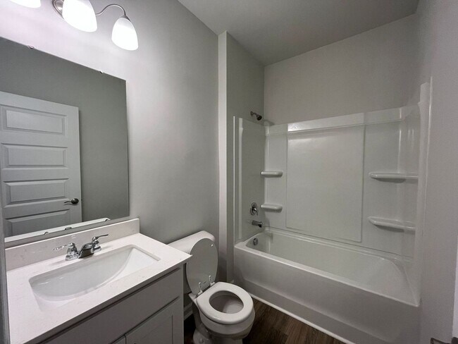 Building Photo - 143 Holloway Hill