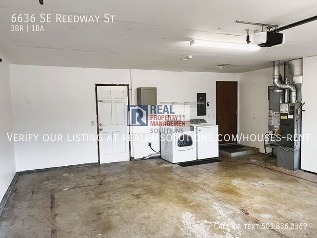 Building Photo - 6636 SE Reedway St
