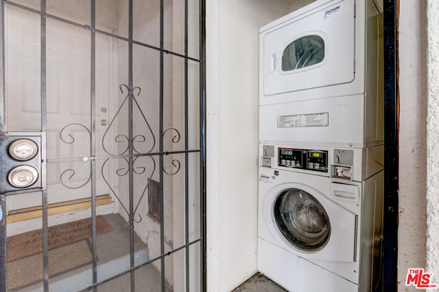 Laundry facility - 1534 North Mariposa Avenue