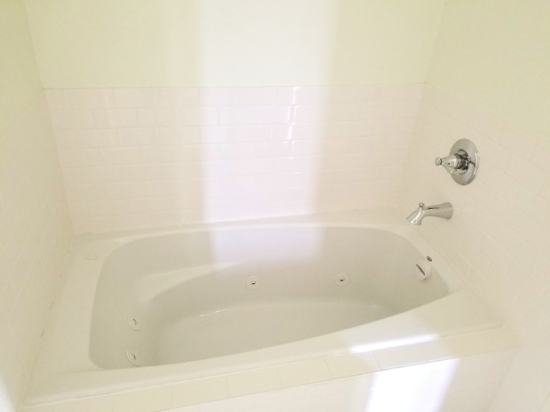 Building Photo - 8428 Colonel Dr