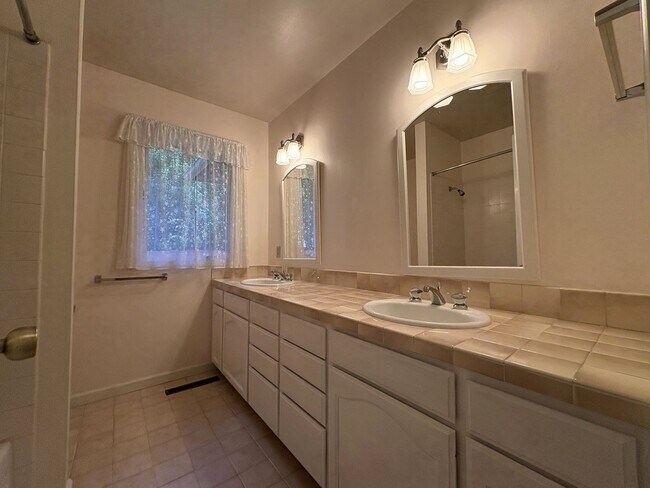 Building Photo - Beautiful Serene 4-Bedroom Home on a Gated...